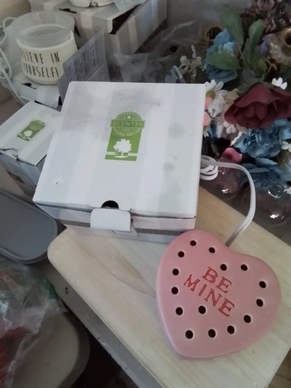 NIB Scentsy Be Mine Heart Electric candle warmer